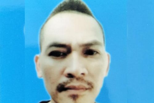 Khám nhà đối tượng ma túy thu giữ 2 khẩu súng và 18 viên đạn