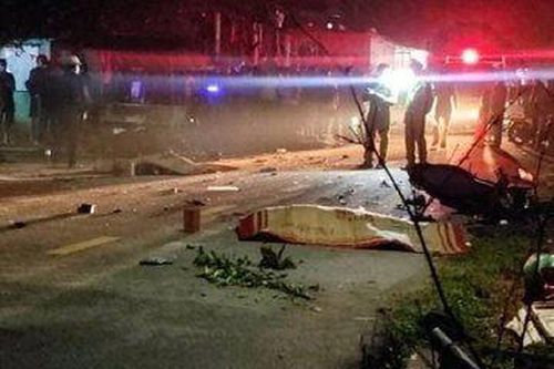 Hai xe máy tông nhau khiến 3 người tử vong