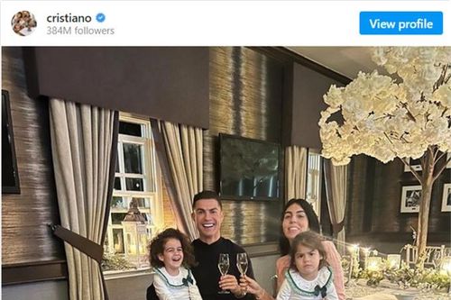 Ronaldo không hài lòng về MU trong thông điệp chúc năm mới