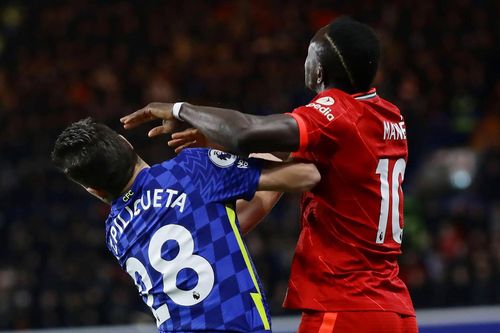 Thẻ vàng nhanh nhất lịch sử của Sadio Mane gây tranh cãi