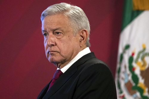 Tượng tổng thống Mexico bị lật đổ 2 ngày sau khi được dựng lên