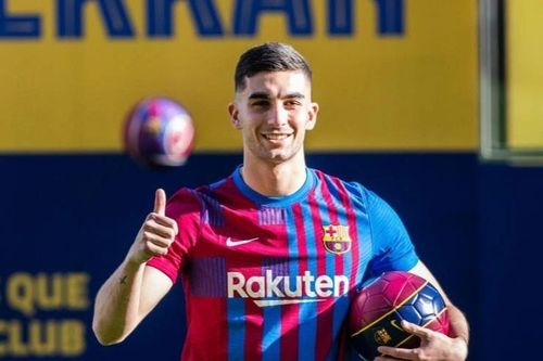 Tân binh 55 triệu euro ra mắt Barca