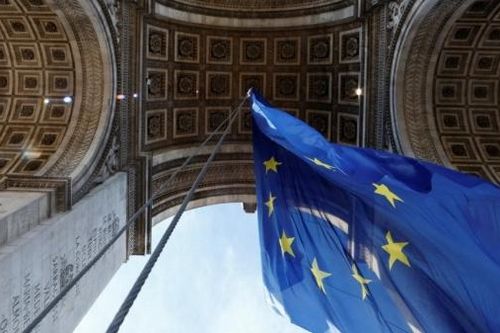 Pháp tháo cờ EU khỏi Khải hoàn môn sau chỉ trích 'xóa bỏ' bản sắc đất nước?