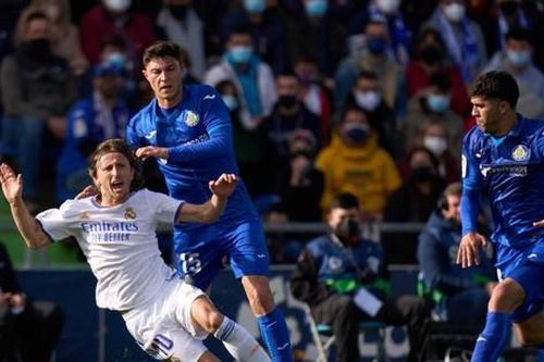 Hàng thủ mắc sai lầm, Real Madrid bất ngờ thua đội tí hon