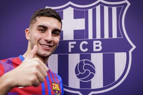 Barcelona chưa thể sử dụng 'bom tấn' Torres vì kẹt tiền lương
