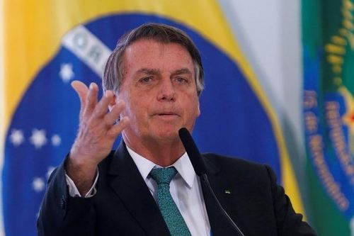 Tổng thống Brazil nhập viện khẩn cấp