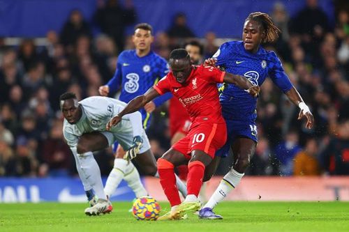 Liverpool & Chelsea kiềm tỏa lẫn nhau, Man City 'rung đùi' hưởng lợi