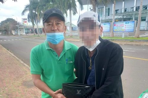 Lái xe Mai Linh trả lại 1 tỷ đồng cho hành khách bỏ quên tại sân bay