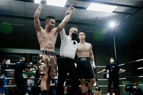 Cận cảnh HLV The Champion đánh đẹp mắt, thắng knock-out võ sĩ Thái Lan
