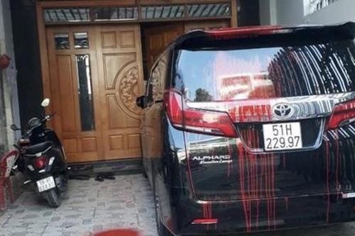 Vụ tạt sơn vào nhà rồi đâm chủ quán cà phê: Cần xử lý nghiêm các đối tượng