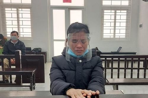 Người đàn bà mắt kém quan hệ bất chính và lừa tiền của vợ nhân tình