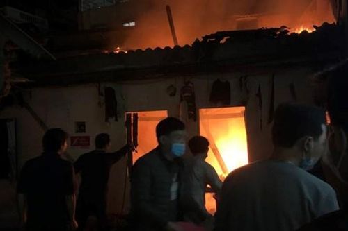 Vụ cháy nổ lớn trong đêm, nghi hai vợ chồng không kịp thoát