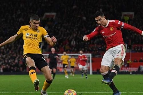 Ronaldo thi đấu mờ nhạt trước Wolves