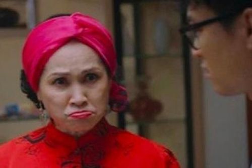 Thương ngày nắng về: NSND Lan Hương gây cười với thời trang mẹ chồng xanh đỏ