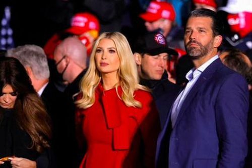 Gia đình ông Trump nhận trát hầu tòa ngay đầu năm mới