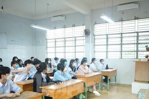Hơn 680 nghìn học sinh TPHCM hân hoan đến trường sau gần 8 tháng ở nhà học online