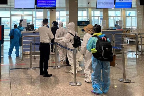 Cục Hàng không yêu cầu khắc phục ngay bất cập test nhanh cho khách quốc tế