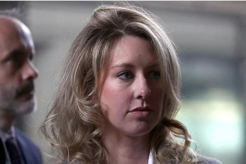 Mỹ: Nữ tỷ phú Elizabeth Holmes bị kết án trong vụ bê bối Theranos