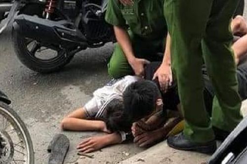 Đôi nam nữ cướp xe rồi tháo chạy qua biên giới