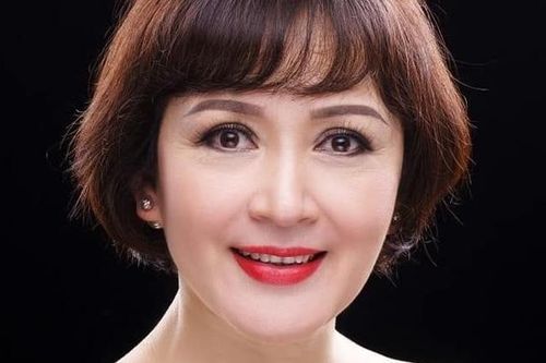Nhan sắc bất chấp thời gian của NSND Minh Hòa tuổi U60