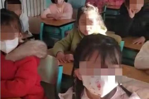 Không nghe bạn đọc thơ, học sinh bị cô giáo mắng 'biến đi'