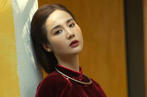 Rũ bỏ phong cách mạnh mẽ, cá tính, Vân Trang 'Thương ngày nắng về' dịu dàng với áo dài đầu năm