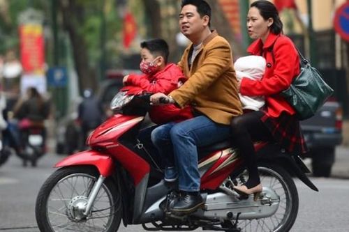 Không đội mũ bảo hiểm khi đi xe máy sẽ phải chịu mức phạt tăng gấp đôi
