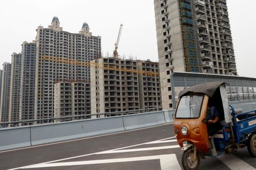 Doanh số bất động sản của China Evergrande đóng băng