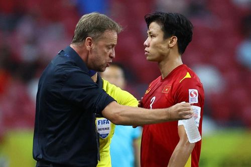 HLV Thái Lan tiết lộ đoạn hội thoại với Quế Ngọc Hải ở AFF Cup