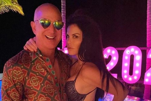 Tỷ phú Jeff Bezos bị phản đối vì thay đổi gu thời trang