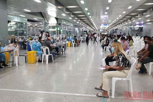 Thái Lan đẩy nhanh tiêm mũi vaccine tăng cường cho người dân