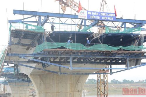 Cao tốc bắc-nam phía đông hối hả cuối năm