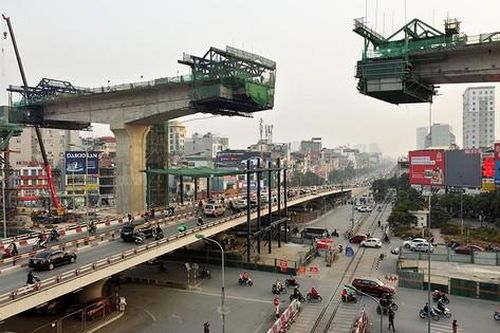 Cận cảnh nhịp cầu cạn cao nhất nội đô đang được thi công tại Hà Nội