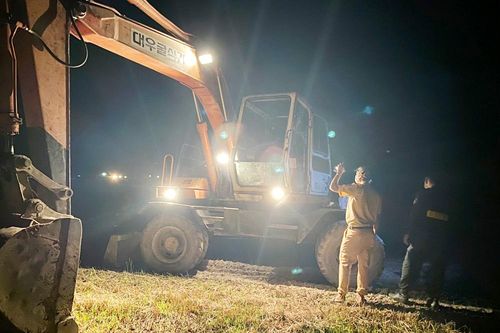 An Giang: Bắt quả tang nhóm đối tượng khai thác đất mặt trái phép