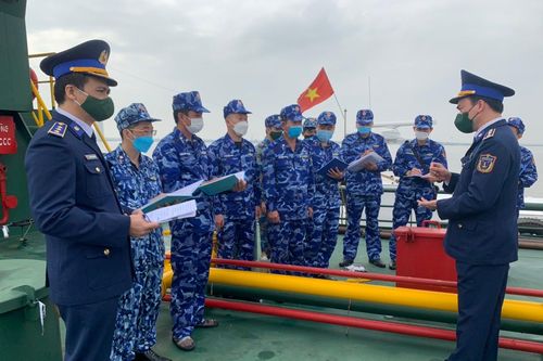 Cảnh sát biển bắt giữ tàu vận chuyển 170.000 lít xăng, dầu trái phép trên biển