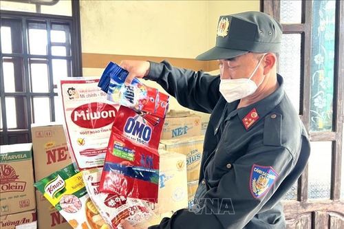 Triệt phá đường dây làm giả hàng hóa, thực phẩm quy mô lớn