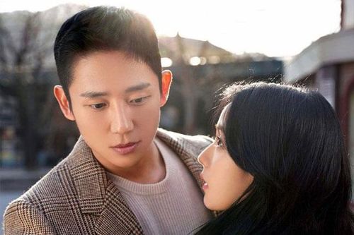 Jung Hae In và Jisoo (BLACKPINK) bị nghi ngờ 'phim giả tình thật' chỉ vì chi tiết này