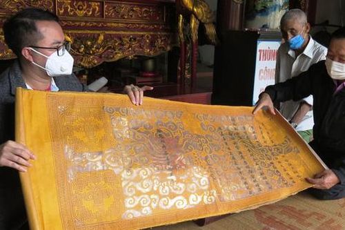 Độc đáo ngôi đền cổ thờ cá voi ở Nghệ An