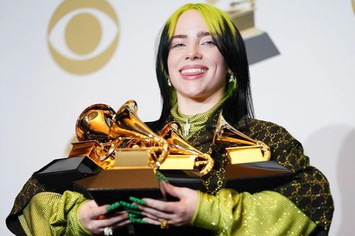 Grammy bị hoãn