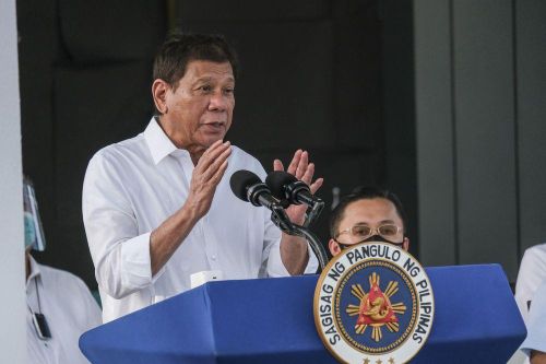 Ông Duterte lại dọa bắt giữ người chưa tiêm ngừa Covid-19