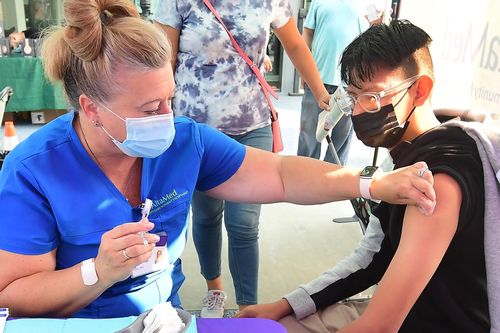CDC Mỹ mở rộng đối tượng tiêm mũi vaccine tăng cường của Pfizer