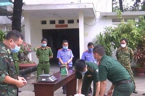 Liên tiếp phát hiện 21 gói nghi ma túy trôi vào bờ biển Côn Đảo