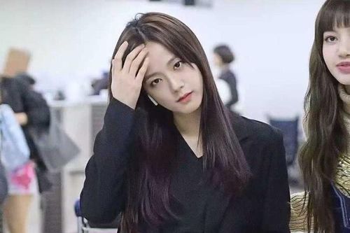 Blazer đen tưởng nhàm chán nhưng diện theo Yoona, Jisoo cùng loạt sao Hàn này thì cũng sành điệu và hay ho vô cùng