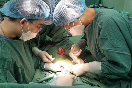 Bé 37 tháng nuốt 25 viên bi nam châm đồ chơi