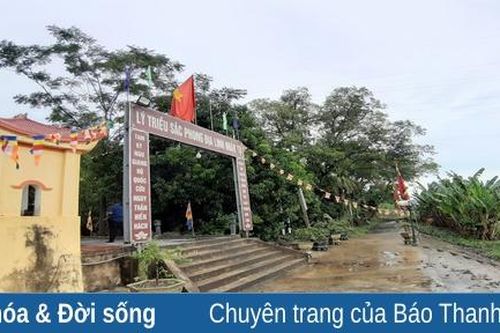 Đền nghè Yên Vực bên bờ sông Mã