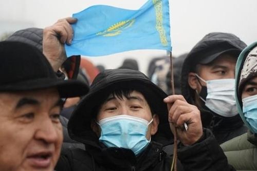 Biểu tình leo thang, Tổng thống Kazakhstan cầu cứu liên minh quốc tế