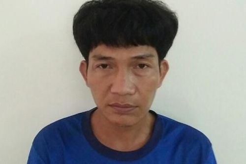 Gã thợ hớt tóc dùng dao khống chế, cưỡng hiếp cô gái trẻ
