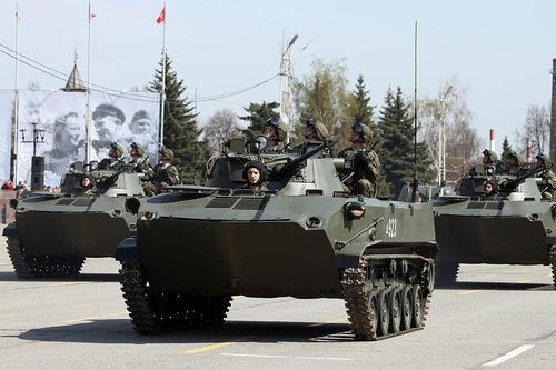 Thiết giáp nhảy dù Nga tiến vào Kazakhstan giữa bối cảnh nước này chìm trong bạo loạn