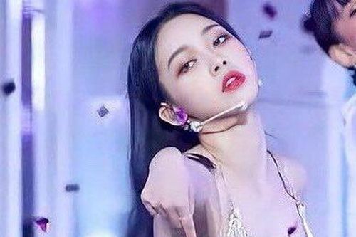 Lời bài hát hạ thấp phụ nữ