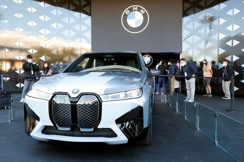 BMW ra mắt ô tô đổi màu đầu tiên trên thế giới